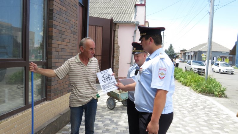 В Северной Осетии полицейские Дигорского района рассказали гражданам о возможности добровольной сдачи оружия и боеприпасов