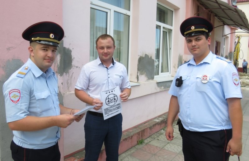 В Северной Осетии полицейские Дигорского района рассказали гражданам о возможности добровольной сдачи оружия и боеприпасов