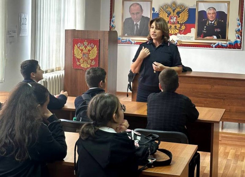 Полицейские Северной Осетии организовали для школьников экскурсию по райотделу