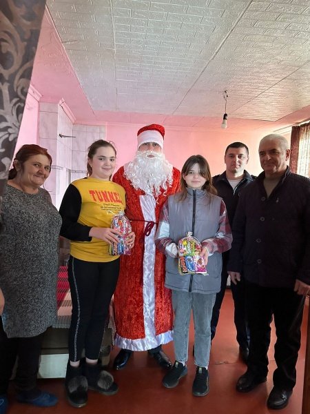 Полицейский Дед Мороз вместе с общественниками  добрался с подарками и в Дигорский район Северной Осетии